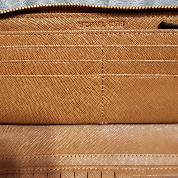 Michael Kors Wallet - Picture 8 of 9
